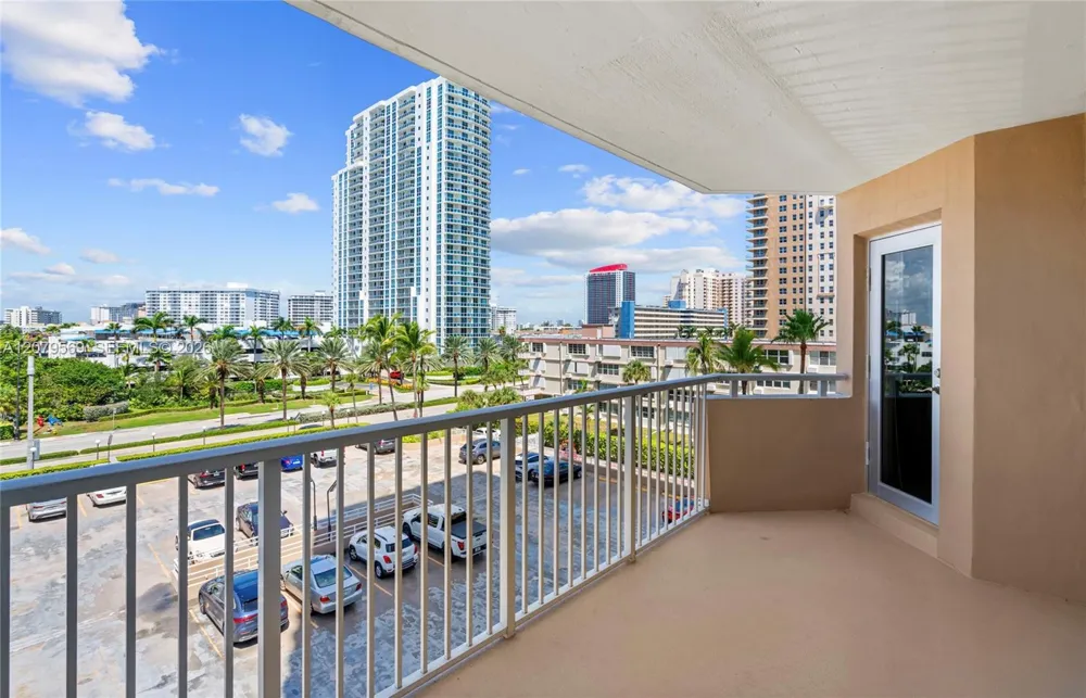 1950 S Ocean Dr #4E Hallandale Beach, FL 33009