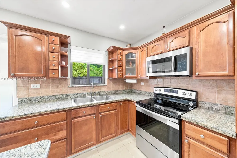 4041 W 8th Ave Hialeah, FL 33012