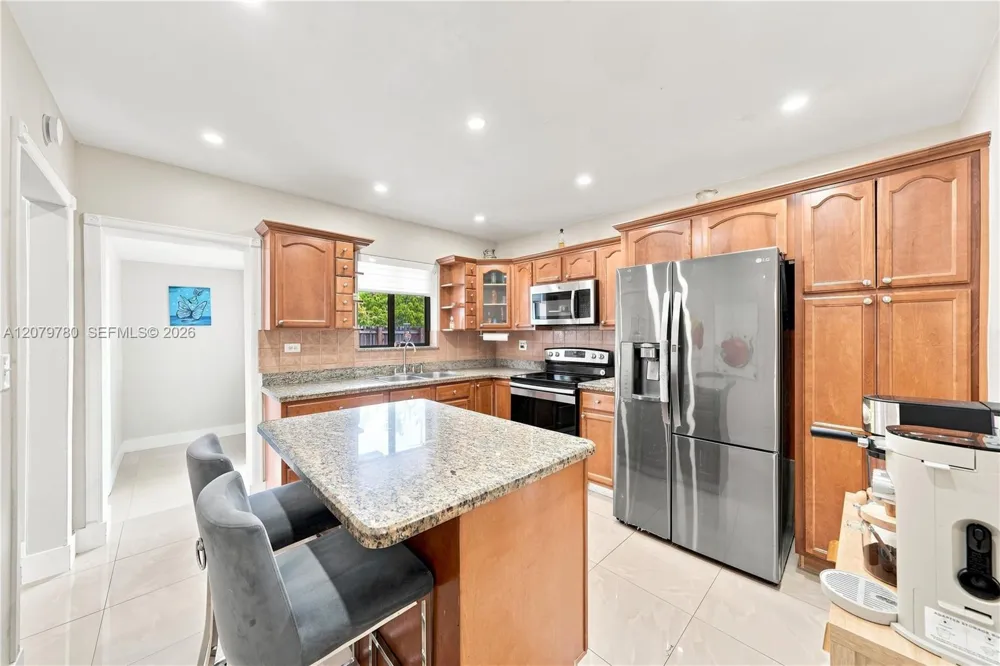 4041 W 8th Ave Hialeah, FL 33012