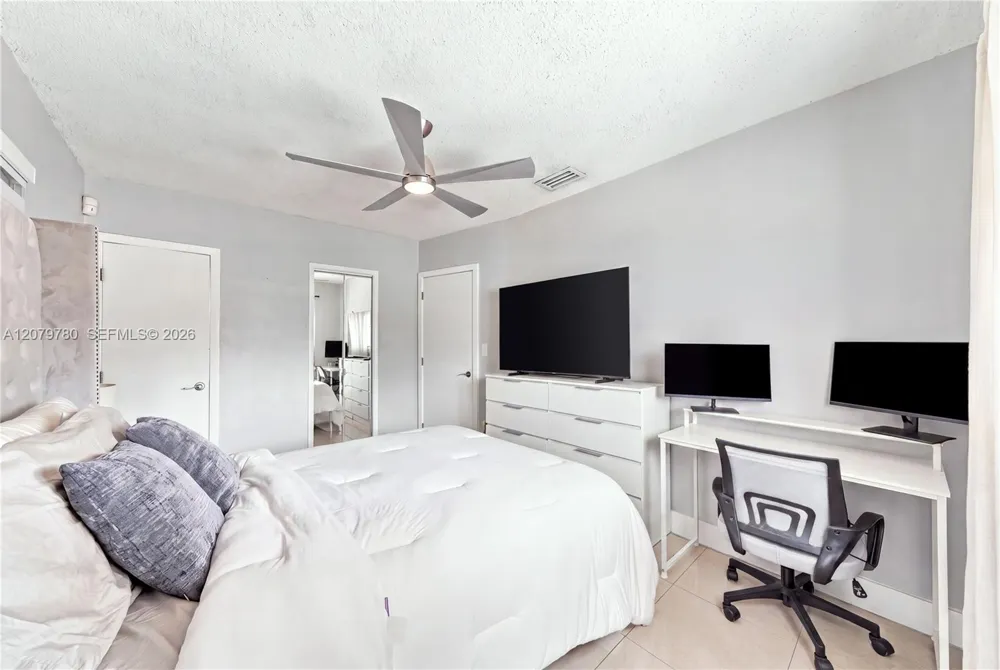4041 W 8th Ave Hialeah, FL 33012