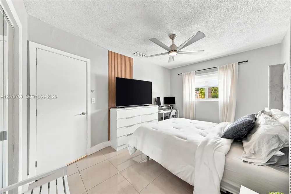 4041 W 8th Ave Hialeah, FL 33012