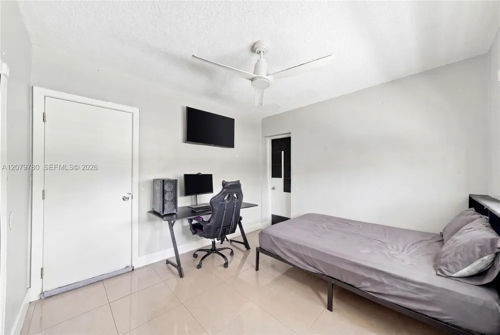 4041 W 8th Ave Hialeah, FL 33012