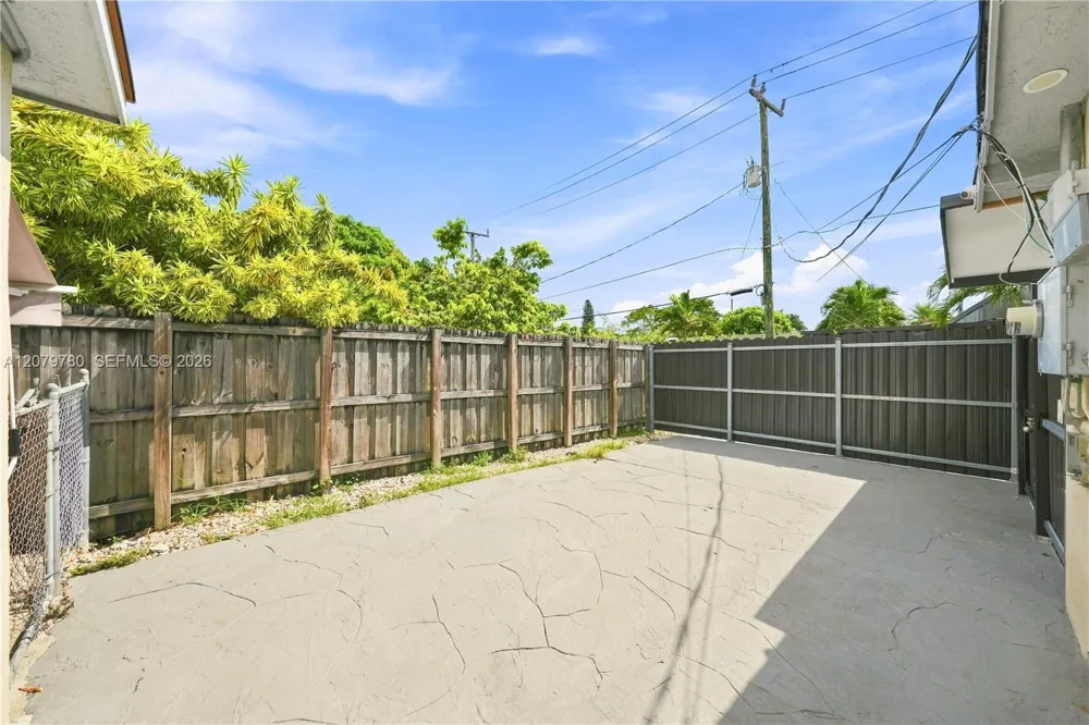 4041 W 8th Ave Hialeah, FL 33012