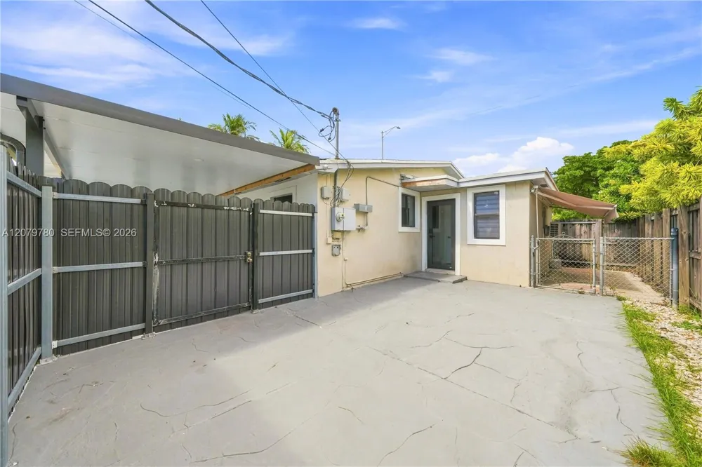 4041 W 8th Ave Hialeah, FL 33012