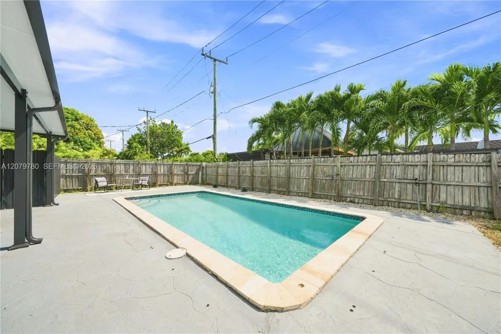 4041 W 8th Ave Hialeah, FL 33012