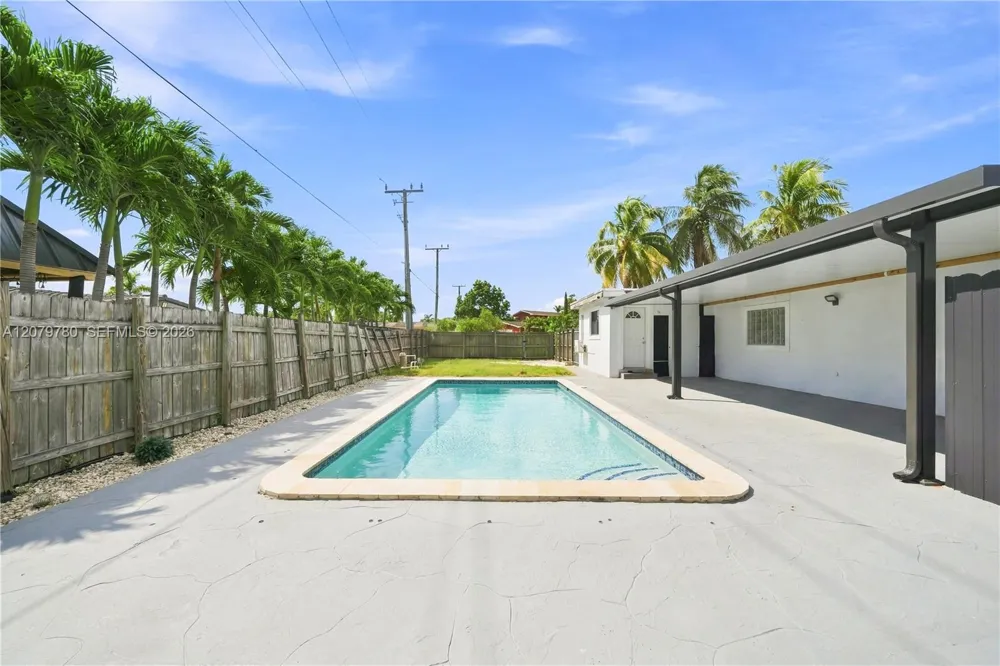 4041 W 8th Ave Hialeah, FL 33012