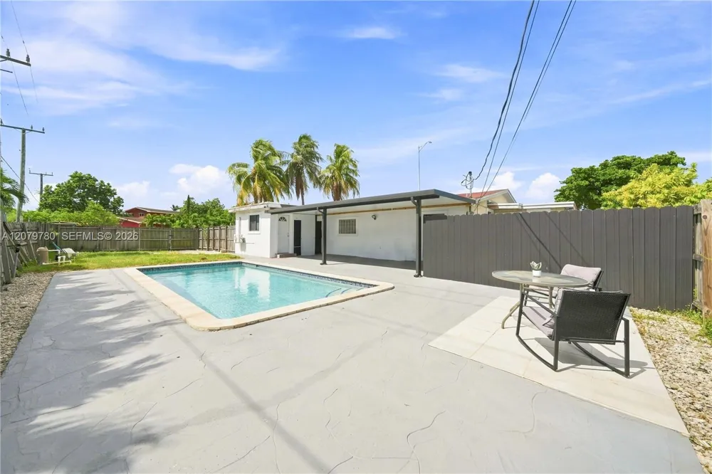4041 W 8th Ave Hialeah, FL 33012