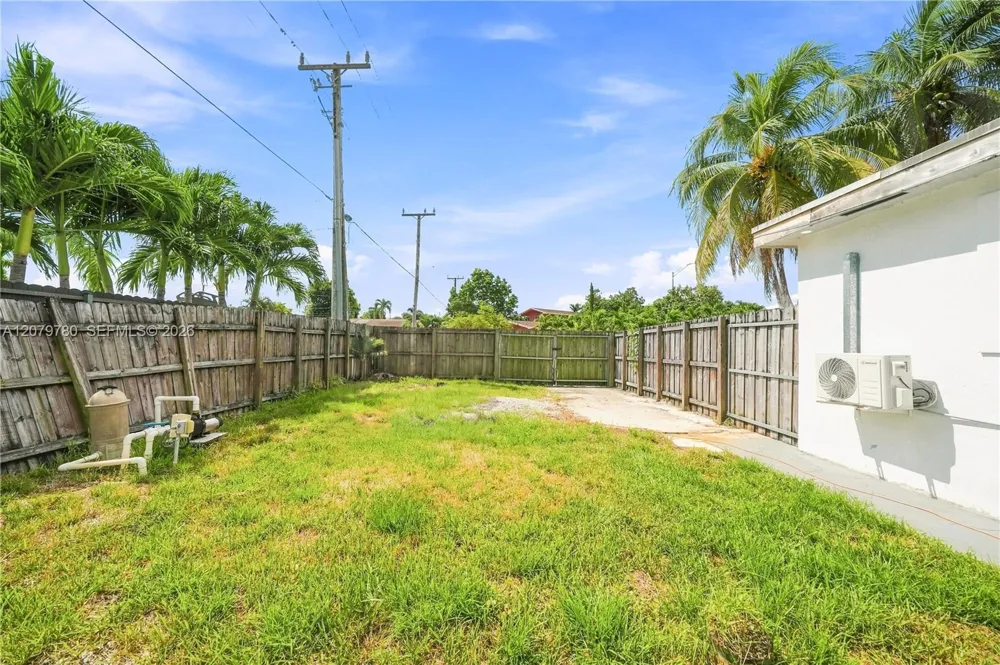 4041 W 8th Ave Hialeah, FL 33012