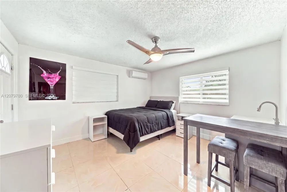 4041 W 8th Ave Hialeah, FL 33012