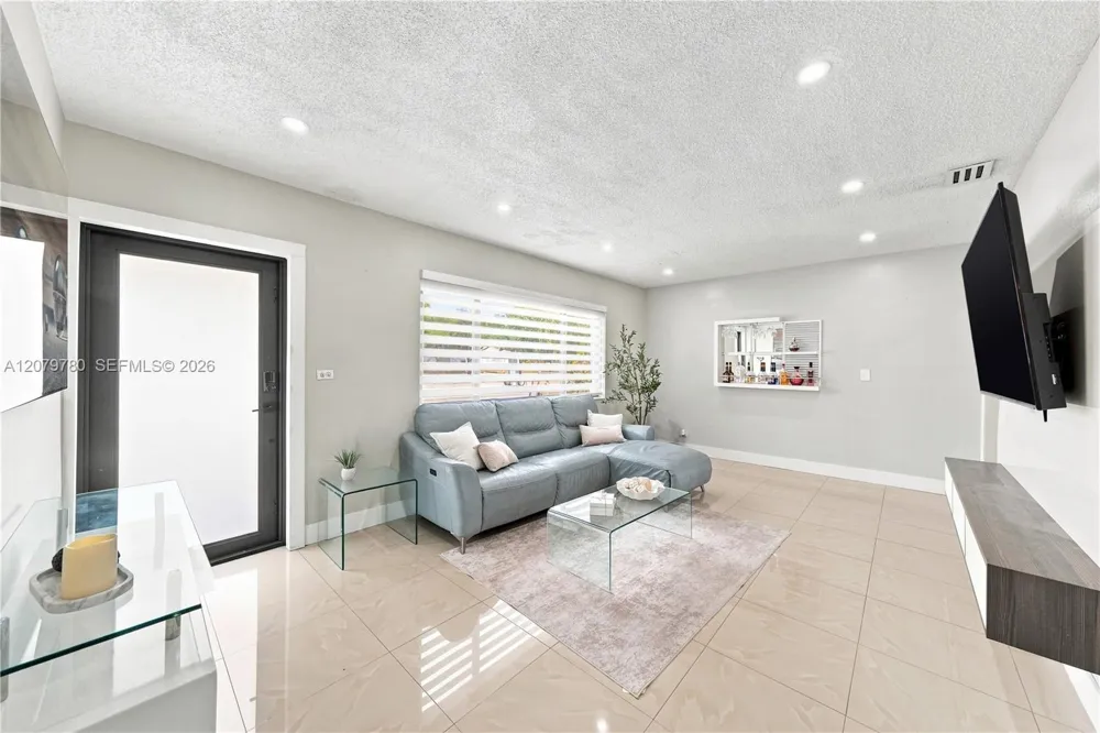 4041 W 8th Ave Hialeah, FL 33012