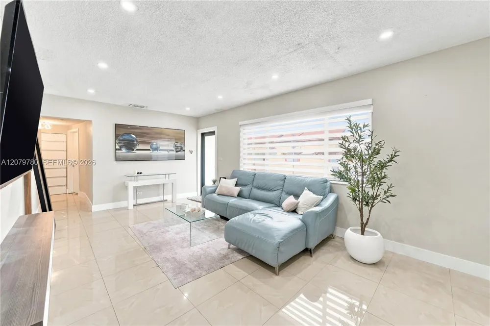 4041 W 8th Ave Hialeah, FL 33012