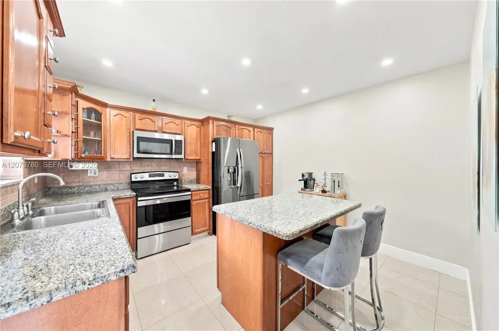 4041 W 8th Ave Hialeah, FL 33012