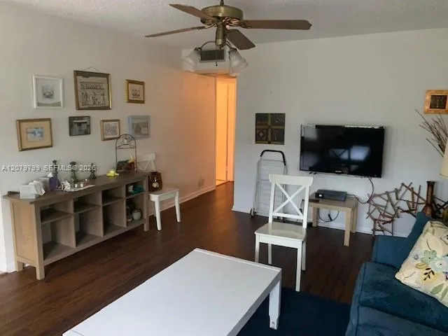 300 SW 134th Way #405E Pembroke Pines, FL 33027