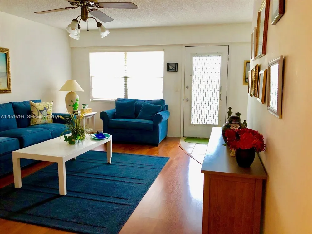 300 SW 134th Way #405E Pembroke Pines, FL 33027