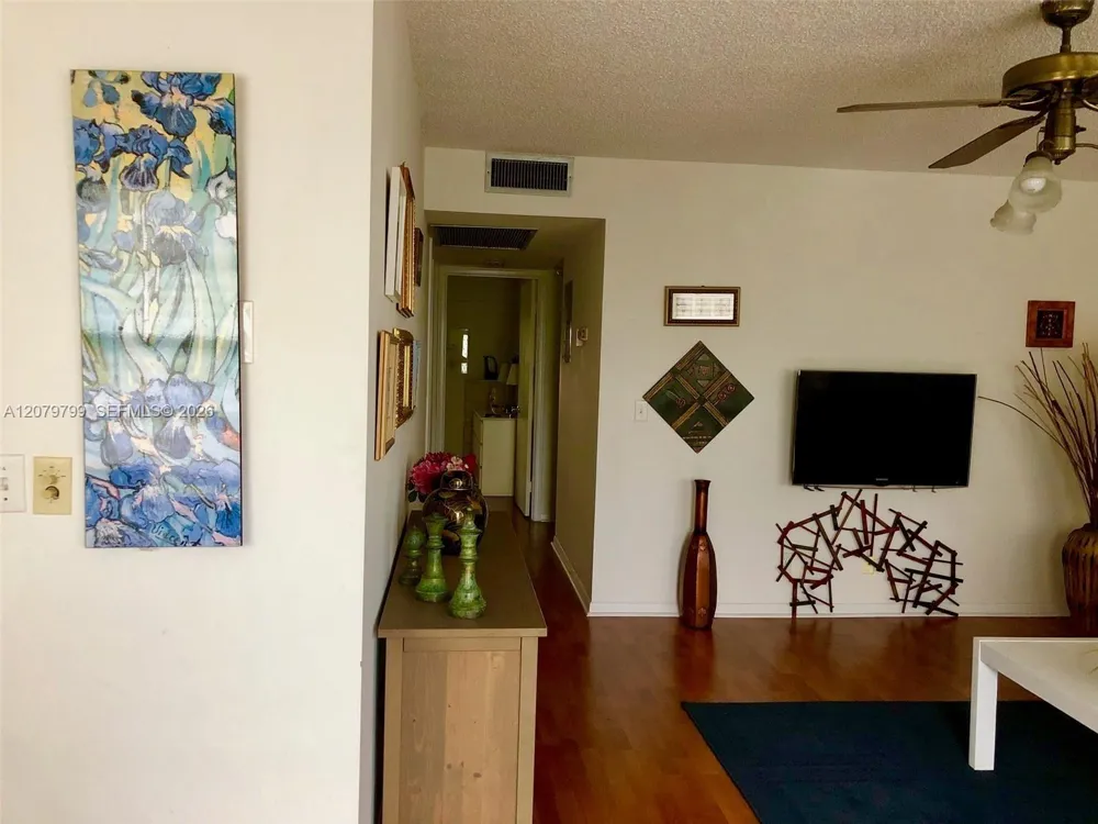 300 SW 134th Way #405E Pembroke Pines, FL 33027