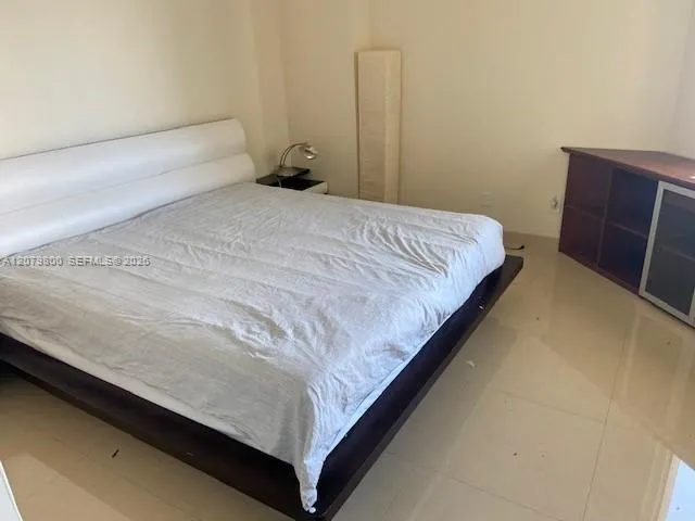 325 S Biscayne Blvd #2914 Miami, FL 33131