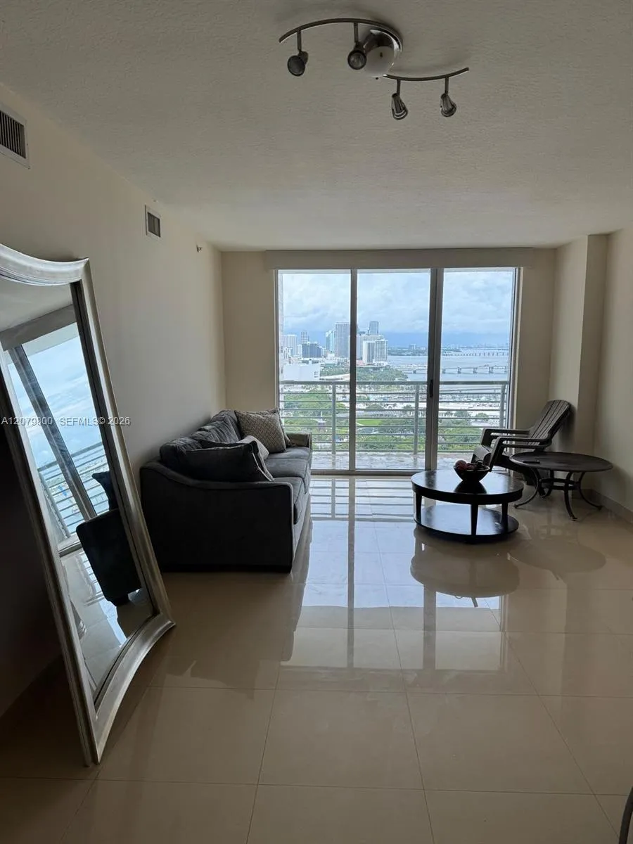 325 S Biscayne Blvd #2914 Miami, FL 33131