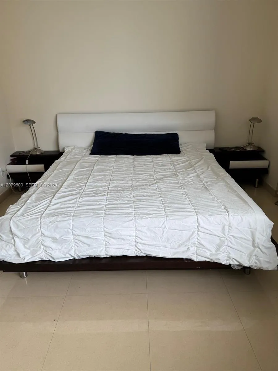 325 S Biscayne Blvd #2914 Miami, FL 33131