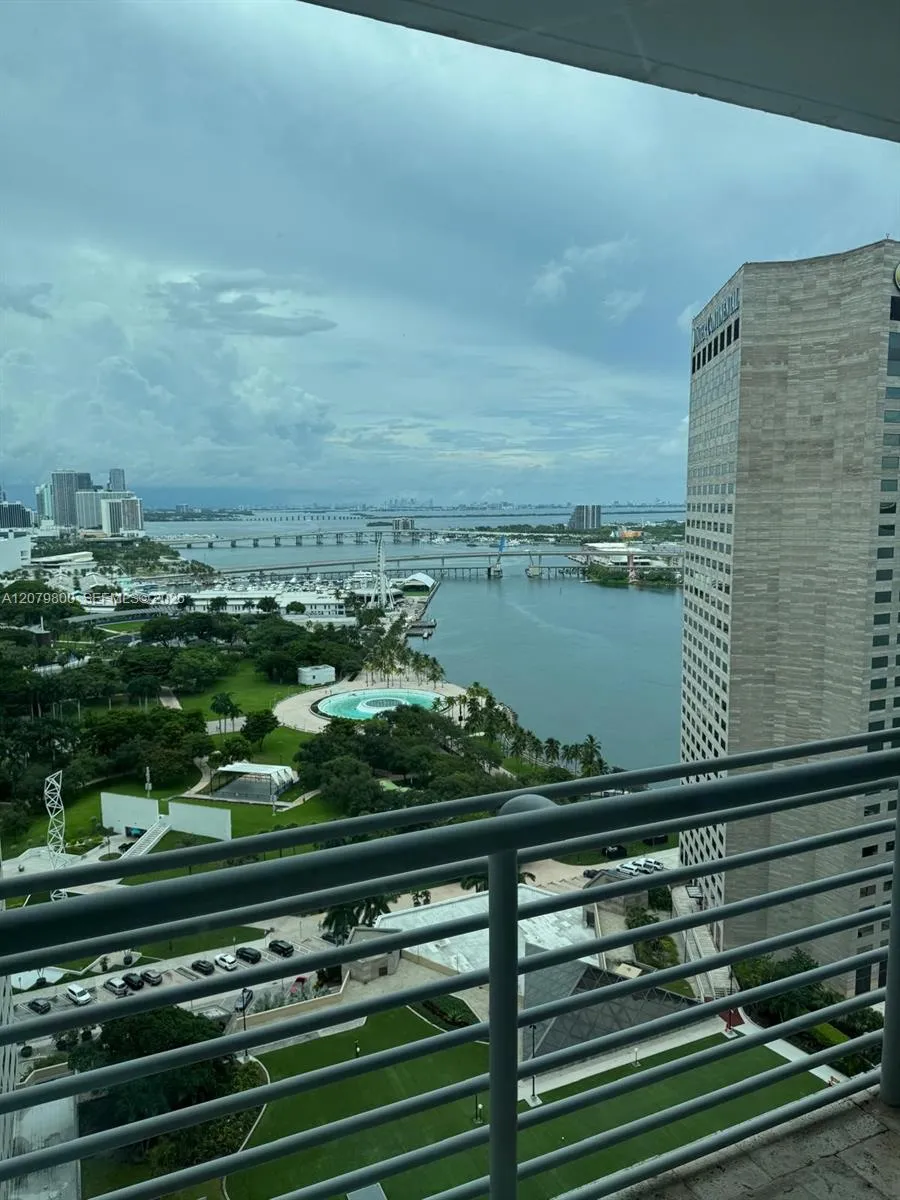 325 S Biscayne Blvd #2914 Miami, FL 33131