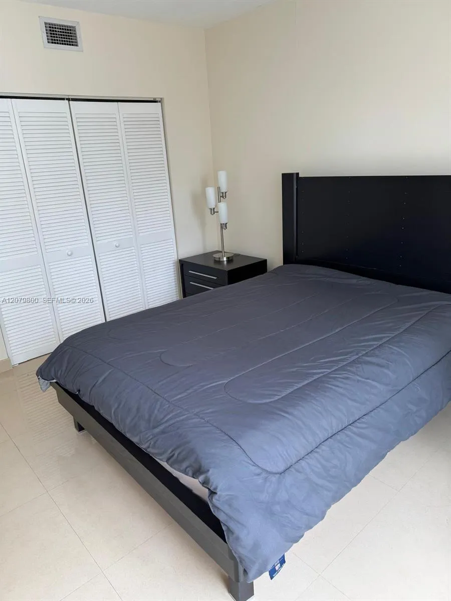 325 S Biscayne Blvd #2914 Miami, FL 33131