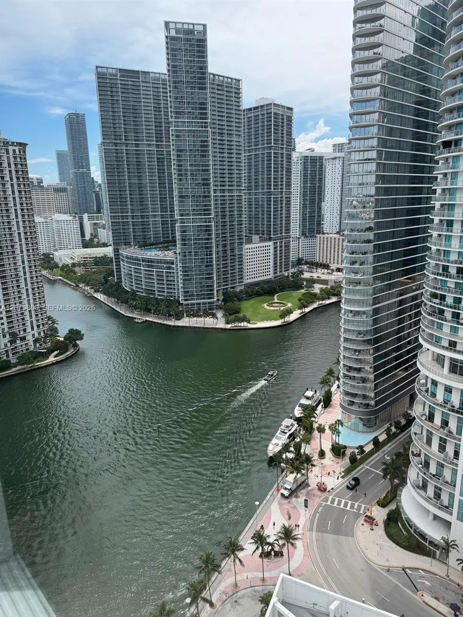 325 S Biscayne Blvd #2914 Miami, FL 33131