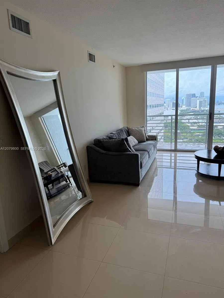 325 S Biscayne Blvd #2914 Miami, FL 33131