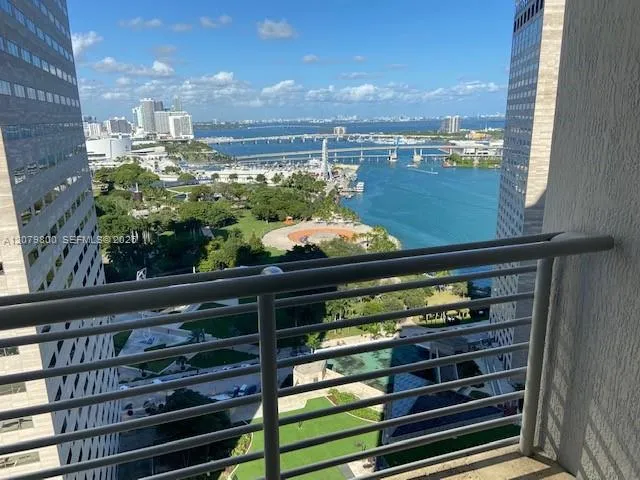 325 S Biscayne Blvd #2914 Miami, FL 33131