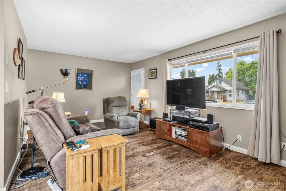 282 25th Avenue Longview, WA 98632