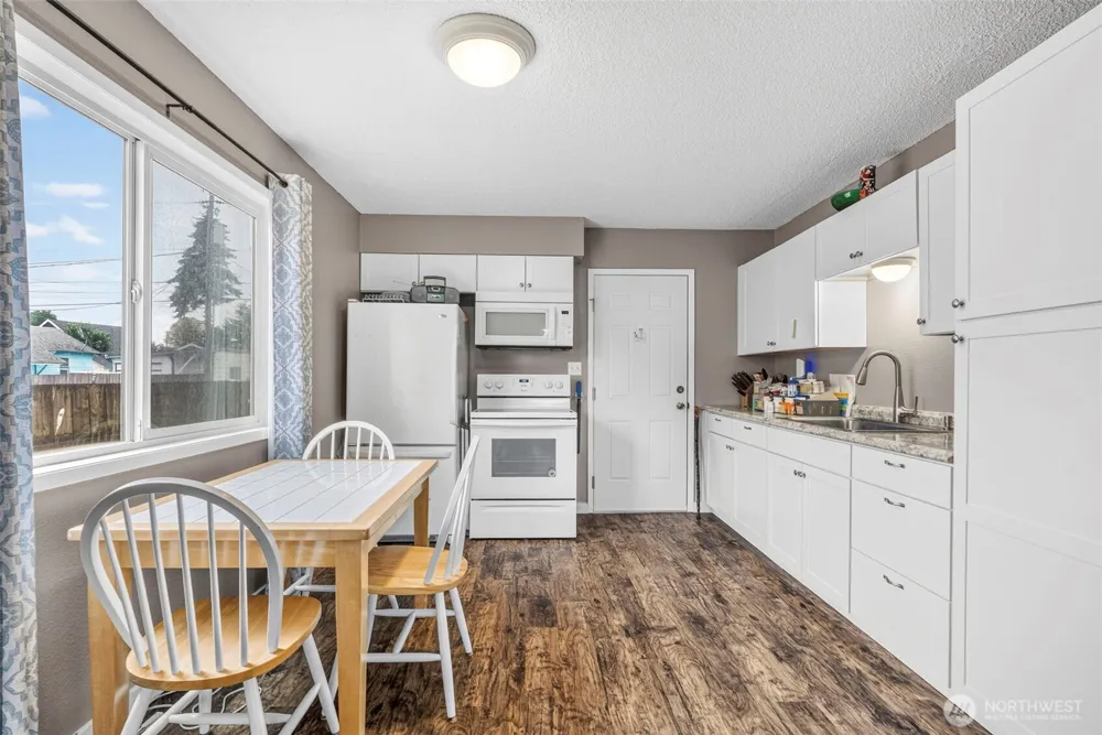 282 25th Avenue Longview, WA 98632