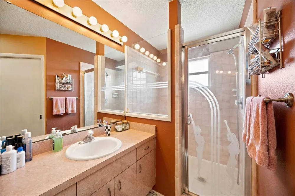 6904 22ND STREET W Bradenton, FL 34207