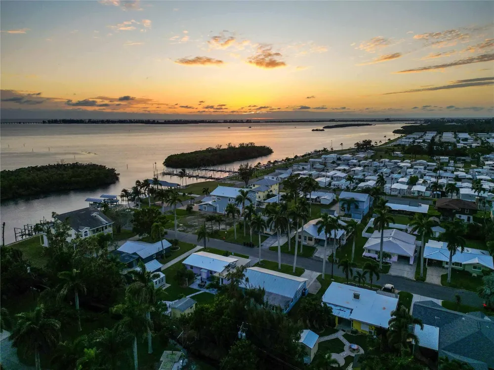 6904 22ND STREET W Bradenton, FL 34207
