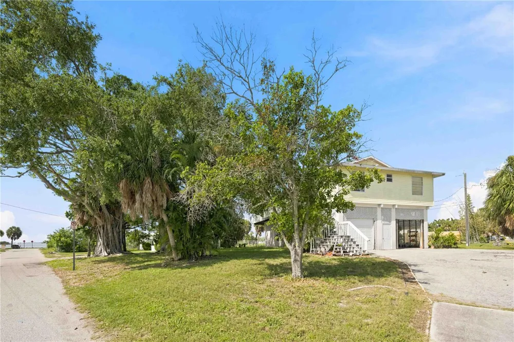 6904 22ND STREET W Bradenton, FL 34207