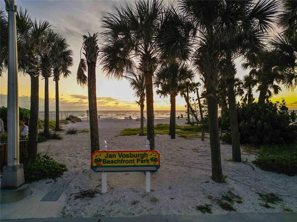 6904 22ND STREET W Bradenton, FL 34207