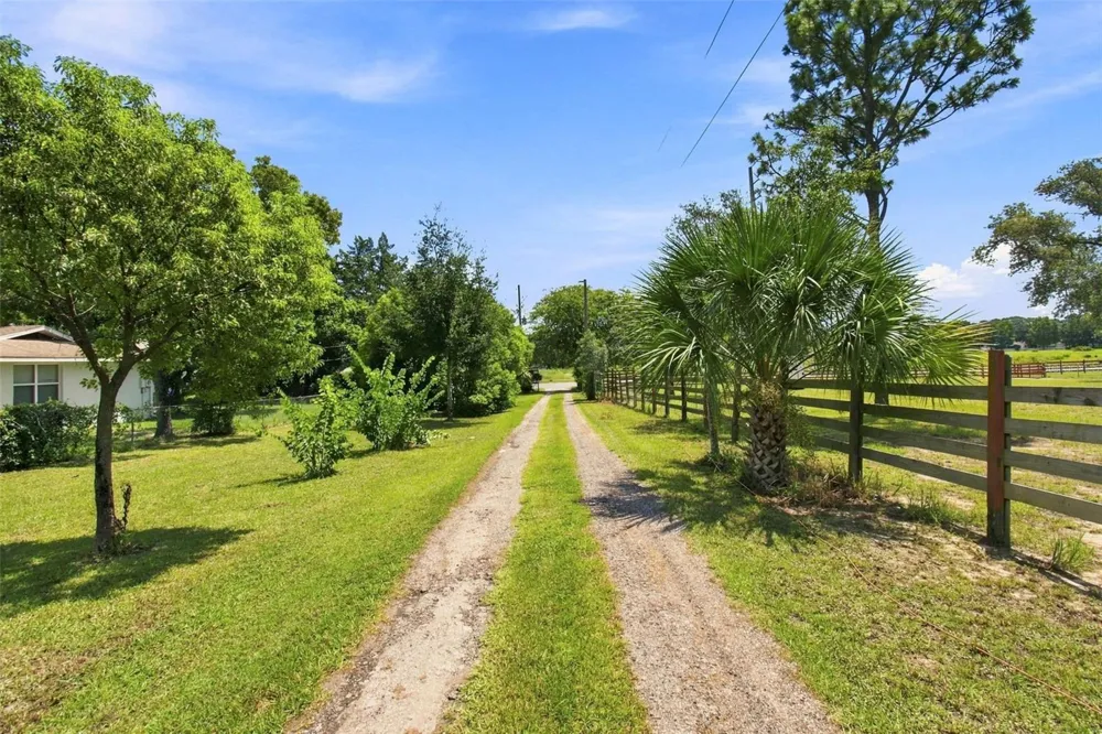 8279 SUNSHINE GROVE ROAD Brooksville, FL 34613
