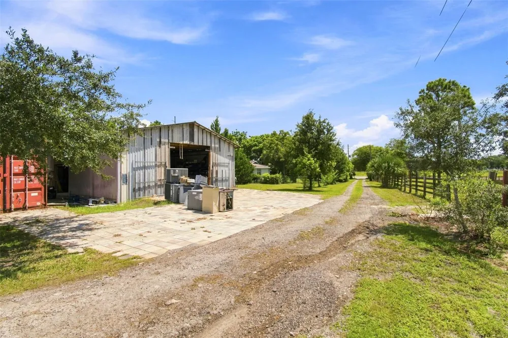 8279 SUNSHINE GROVE ROAD Brooksville, FL 34613