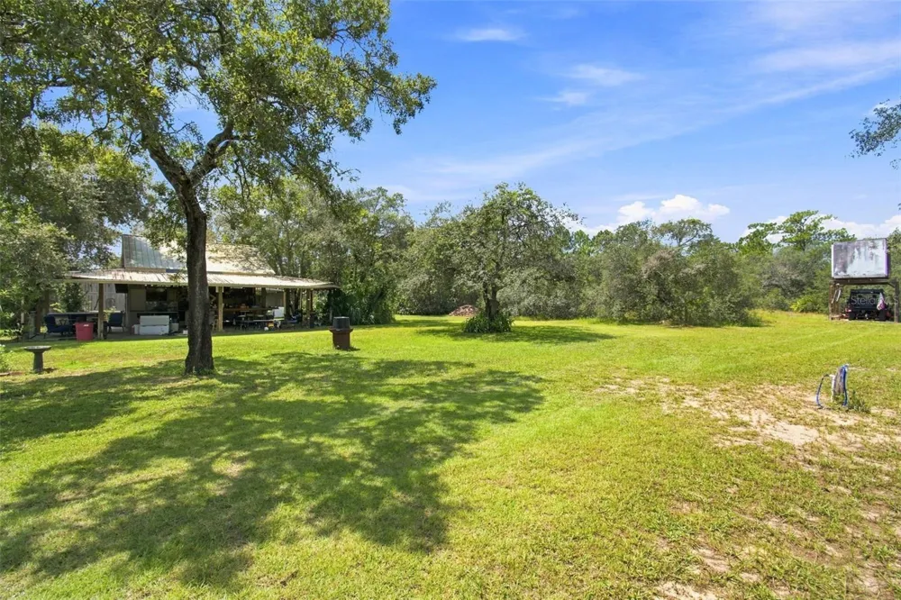 8279 SUNSHINE GROVE ROAD Brooksville, FL 34613