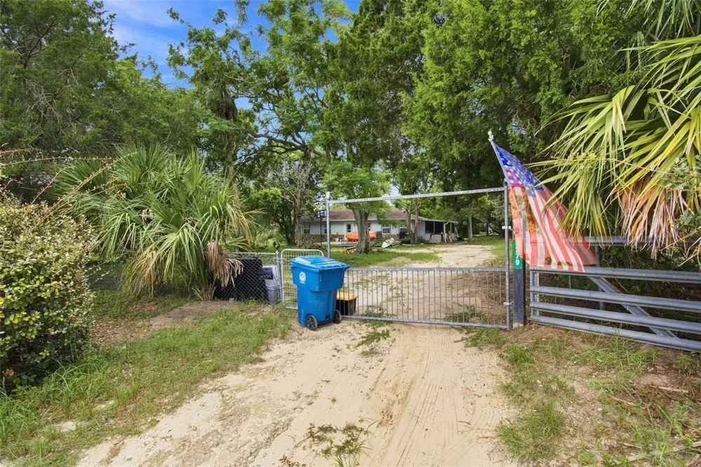 8279 SUNSHINE GROVE ROAD Brooksville, FL 34613