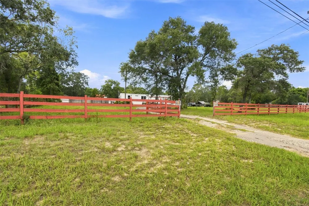 8279 SUNSHINE GROVE ROAD Brooksville, FL 34613