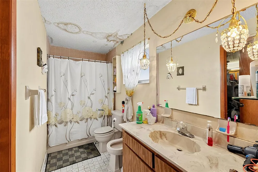 612 WOODLYNNE AVENUE Tampa, FL 33609