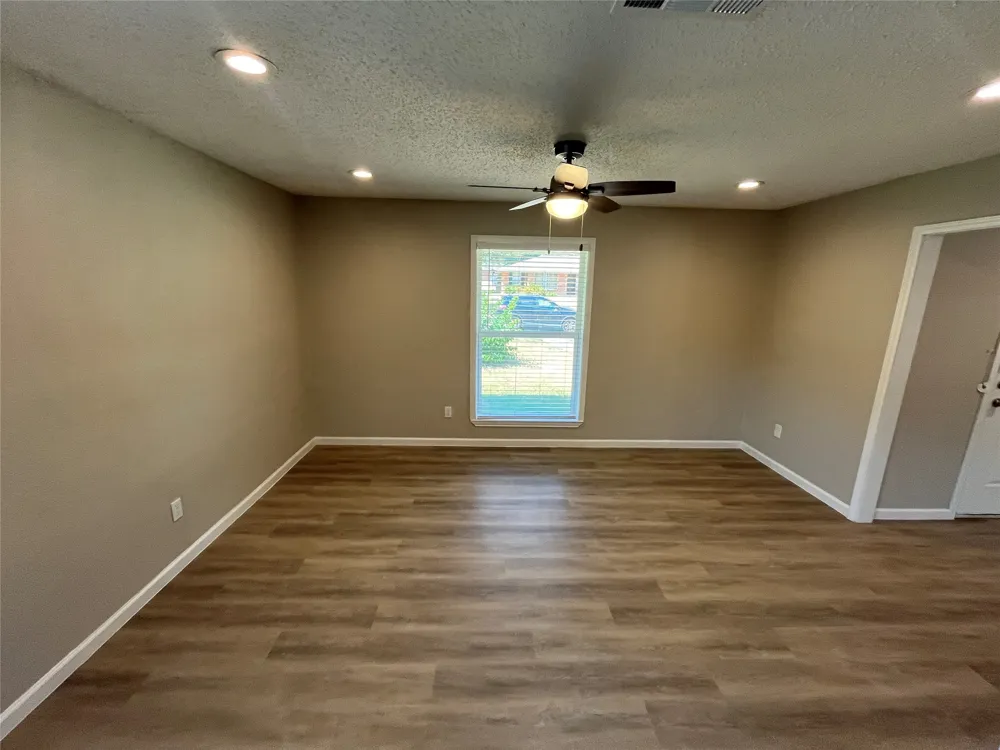146 Bailey Drive DeSoto, TX 75115