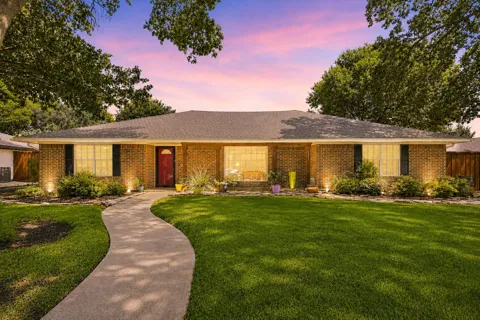2525 Eucalyptus Drive
