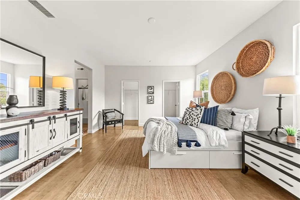 177 Lockford Irvine, CA 92602