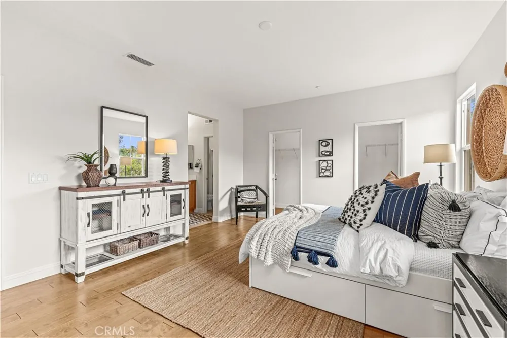 177 Lockford Irvine, CA 92602