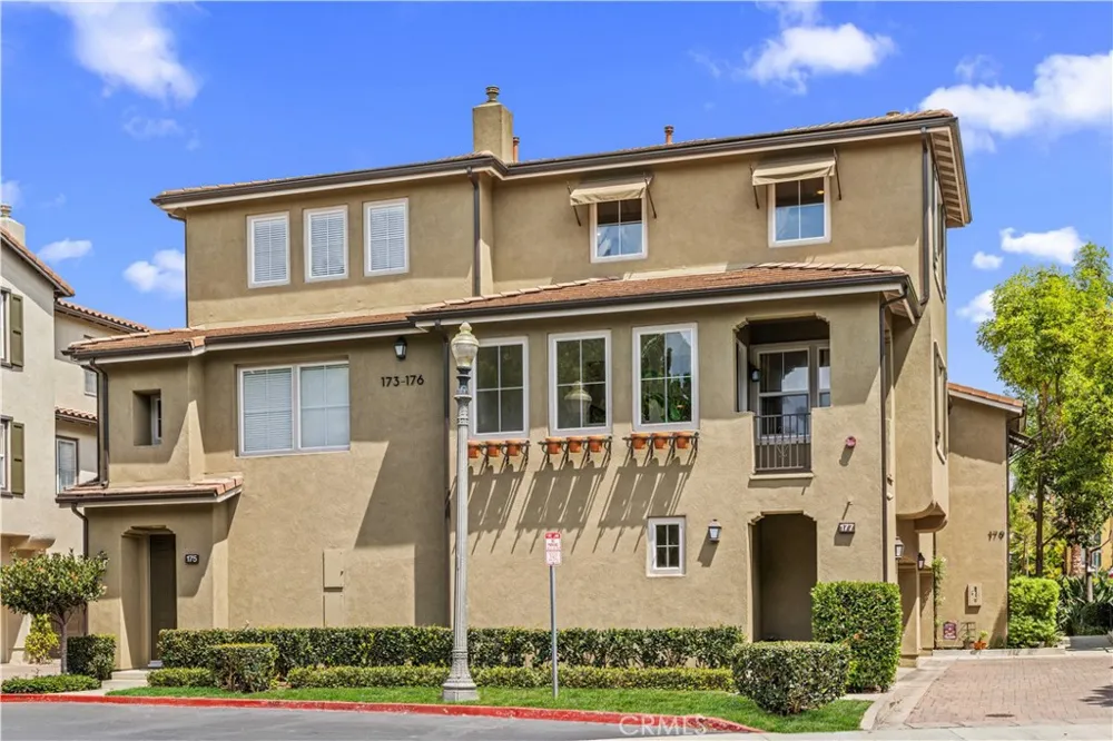 177 Lockford Irvine, CA 92602