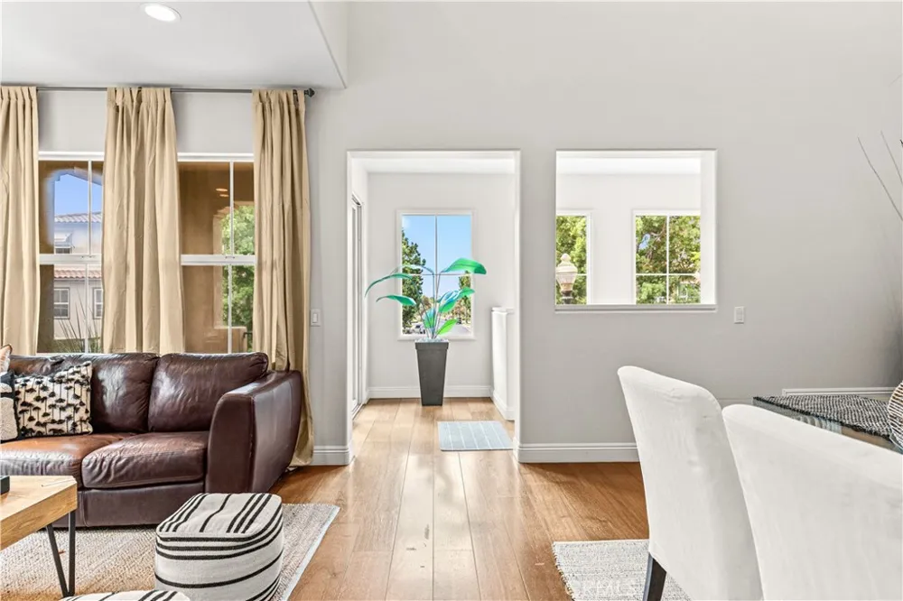 177 Lockford Irvine, CA 92602