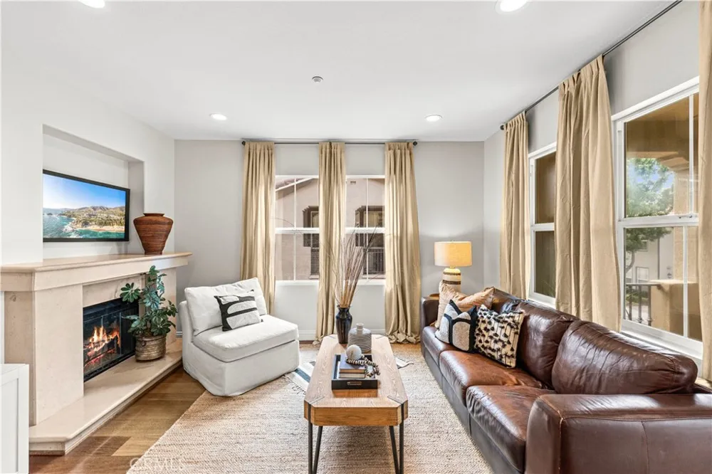 177 Lockford Irvine, CA 92602