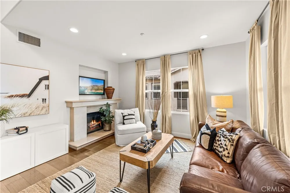 177 Lockford Irvine, CA 92602