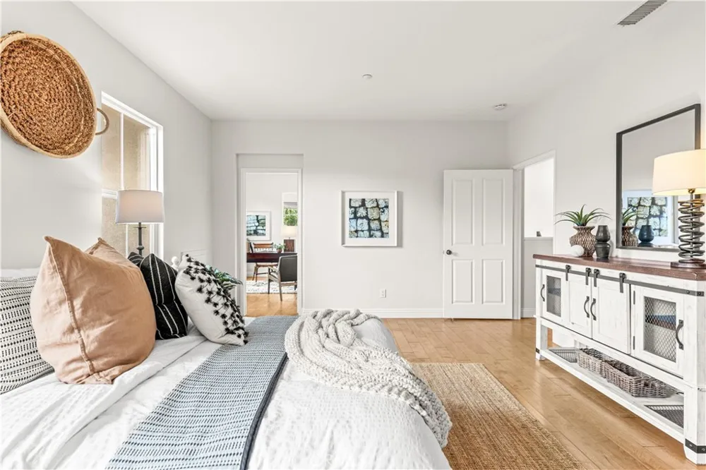 177 Lockford Irvine, CA 92602
