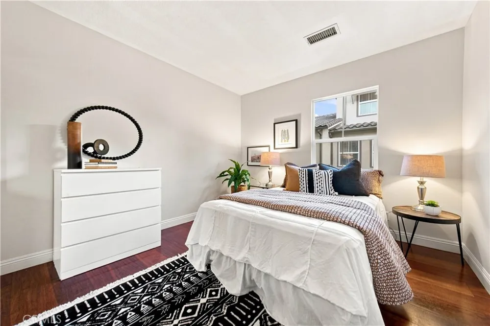177 Lockford Irvine, CA 92602