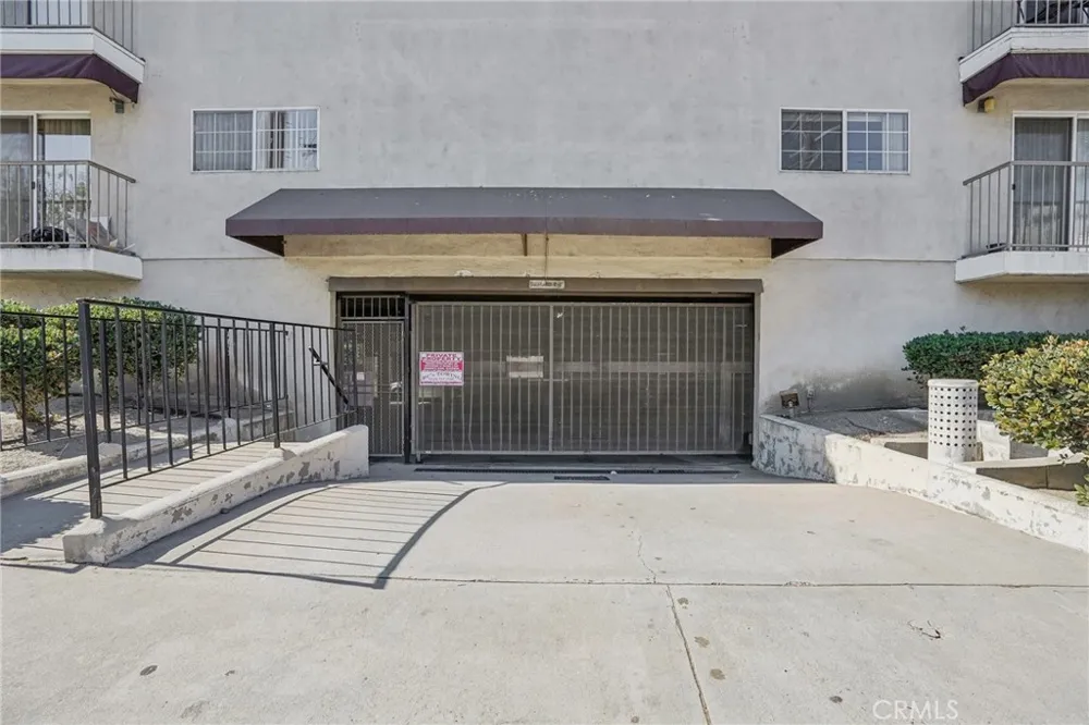 4189 Vineland Avenue #111 Studio City, CA 91602